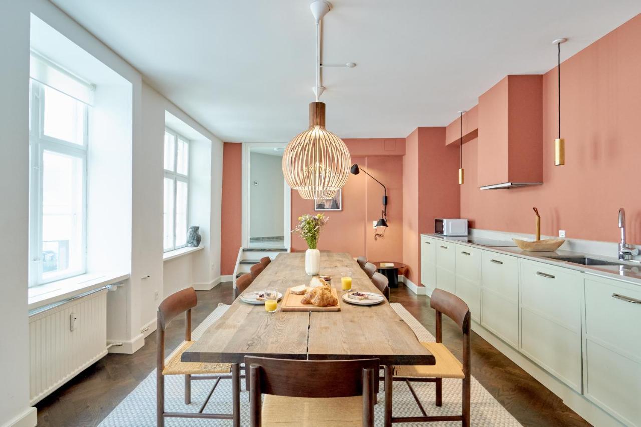 Stylish Spacious W 3br In